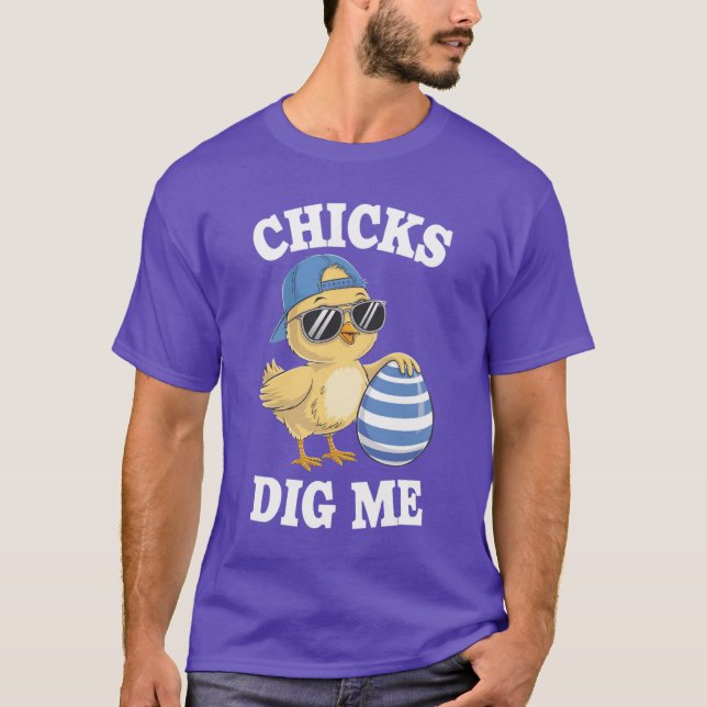 Chicks Dig Me  Playful Retro Graphic Tee for Fun  (Front)