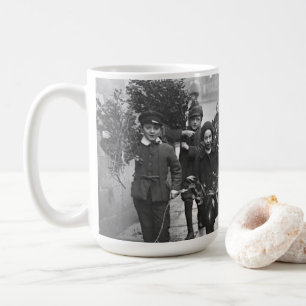 CHILDREN & HOLLY (1915) Vintage Art Christmas Mug
