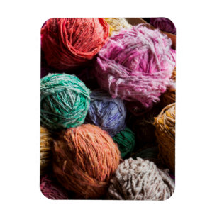 Chiloe wool yarn dyed with natural dyes magnet