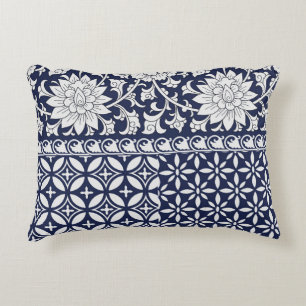 Chinese Elegance: Seamless Ornament Decorative Cushion