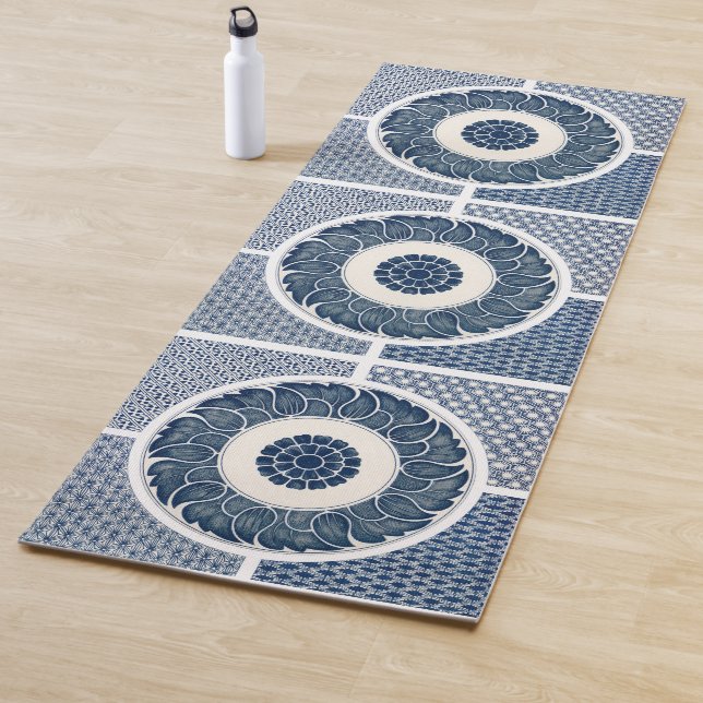 Chinese Traditional Blue and White Floral Pattern Yoga Mat (In Situ)