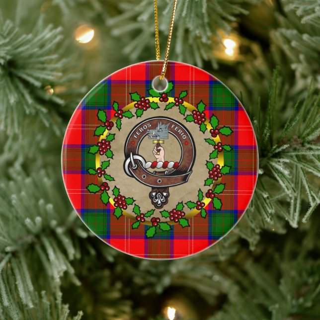 Chisholm Clan Badge & Tartan Personalised Xmas  Ceramic Ornament (Tree)
