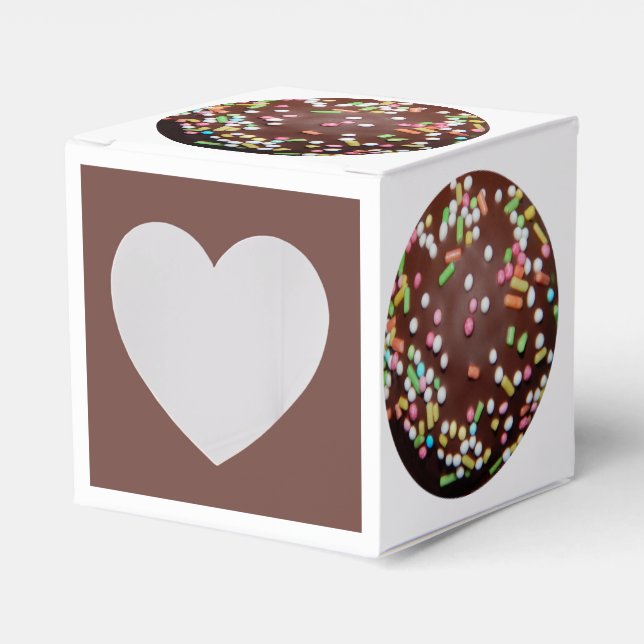 Chocolate cake with sprinkles favour box (Front Side)