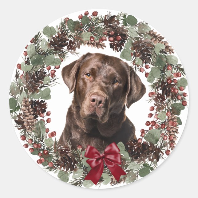 Chocolate Lab Red Bow Pinecone Wreath Christmas Classic Round Sticker (Front)