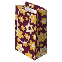 Christmas Cookie Wreath with Deep Plum Background