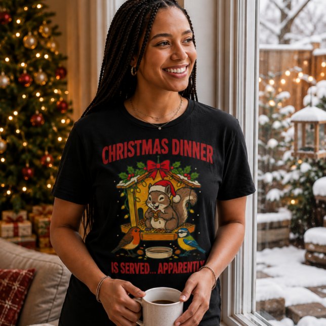 Christmas Dinner Squirrel Funny T-Shirt (Christmas Dinner Squirrel T-Shirt 🎄🐿️)