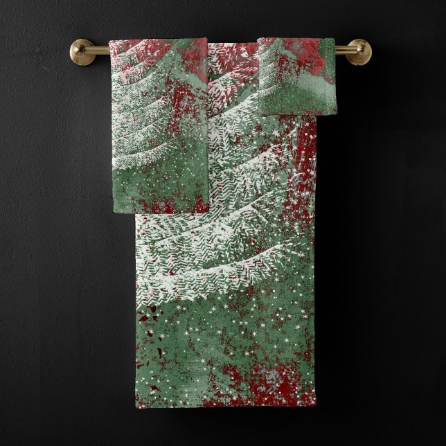 Christmas Grunge | Red Green and White XMas Tree Bath Towel Set (Creator Uploaded)