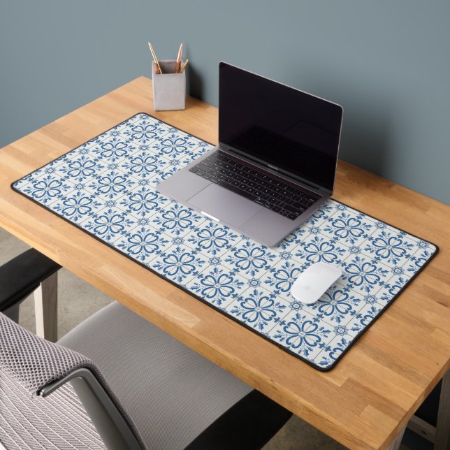Christmas holly leaves and flowers petals tiles desk mat (Office 2)