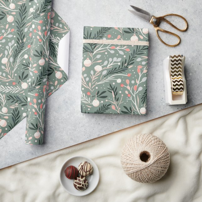 Christmas Holly Pattern Wrapping Paper (Crafts)