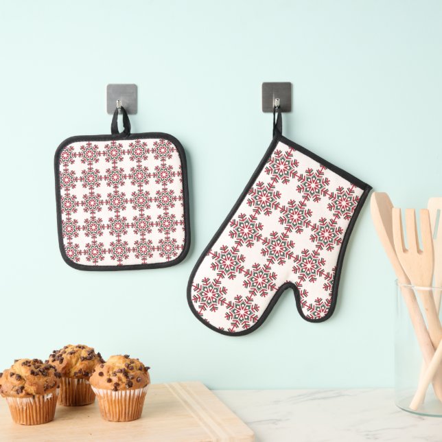 Christmas Kaleidoscope Patterned Oven Mitt & Pot Holder Set (Insitu(Hanging))