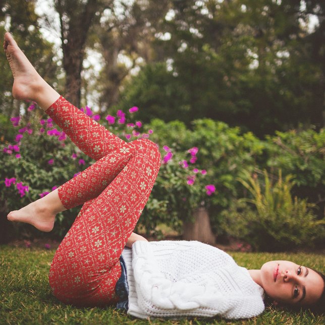 Christmas Simple Red Snowflake Winter Cute Pattern Leggings (Red snowflake pattern classic holiday design leggings)