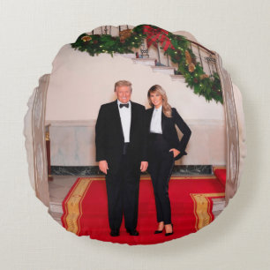 Christmas steps President Donald Trump & Melania Round Cushion