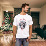 Christmas white red family photo names T-Shirt<br><div class="desc">White shirt.  Personalise and add your own family photo. Circle shaped frame. Add your family name and year. Red text.</div>