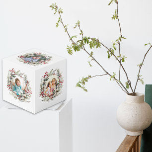 Christmas wreath, white flowers, berries photo cu cube