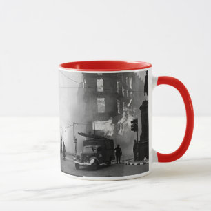 Churchill quote: NEVER GIVE UP Mug