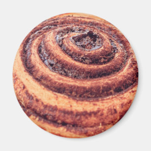 Cinnamon roll magnet