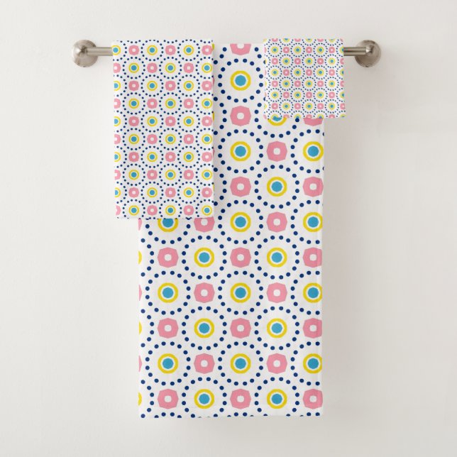 circles and hexagonal shapes bath towel set (Insitu)