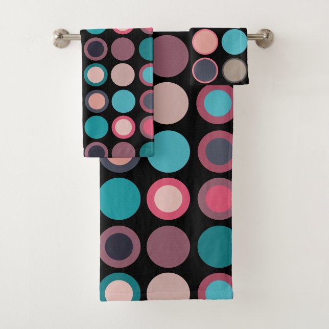 Circles of the Horizon 3   Bath Towel Set (Insitu)