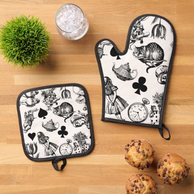 Classic Alice adventures in wonderland characters Oven Mitt & Pot Holder Set (Top Down)