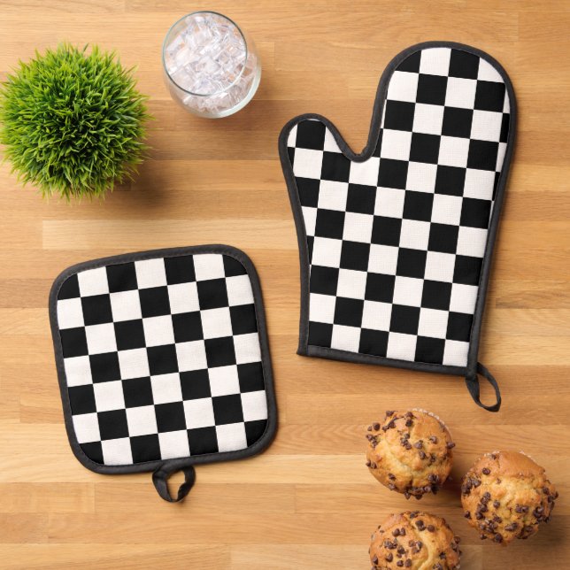 Classic Black and White Chequered Flag Pattern Oven Mitt & Pot Holder Set (Top Down)