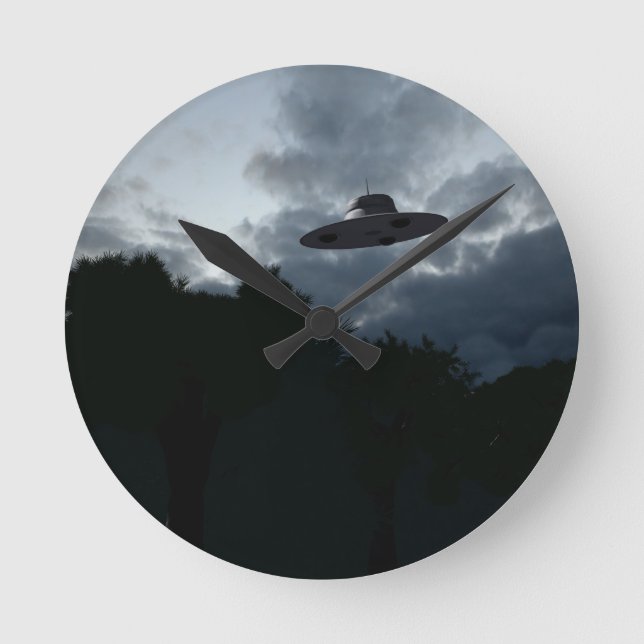 Classic Flying Saucer Wall Clock (Front)