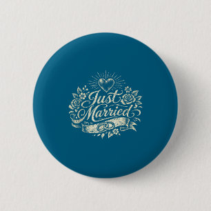 Classic honeymoon just married newlywed couple 6 cm round badge