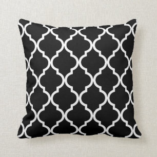Classic Quatrefoil Pattern in Black and White Cushion