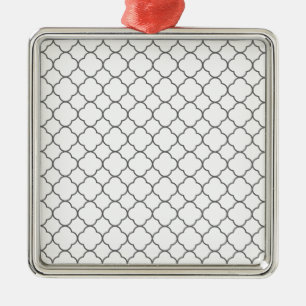 Classic Quatrefoil Pattern Metal Tree Decoration