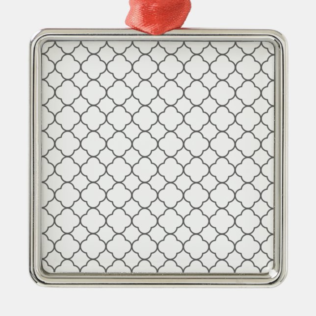 Classic Quatrefoil Pattern Metal Tree Decoration (Front)