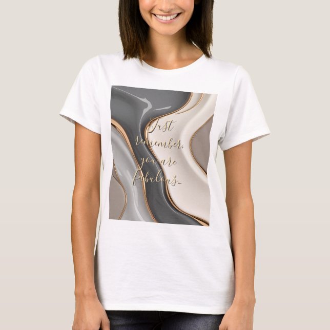 Classic t-shirt in stylish abstract graphic (Front)