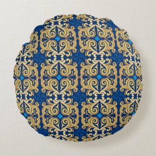 Classic vintage ornamental ornate seamless pattern round cushion