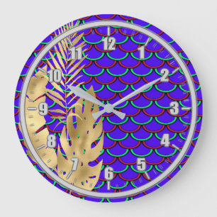 Clock with Gold Coloured Leaves & Scales