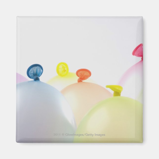 Close-up of balloons magnet (Front)