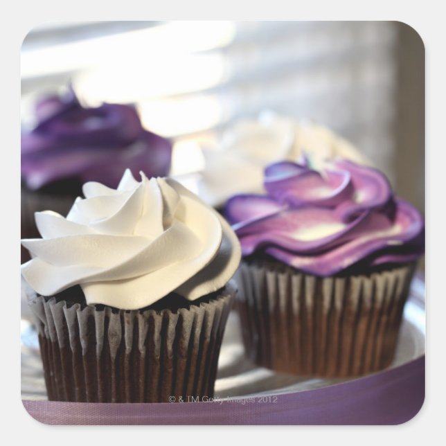 Close-up of cupcakes with selective focus on square sticker (Front)