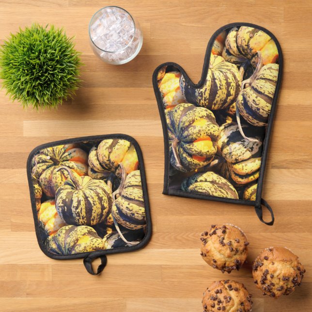 Close Up Stripey Pumpkins  Oven Mitt & Pot Holder Set (Top Down)