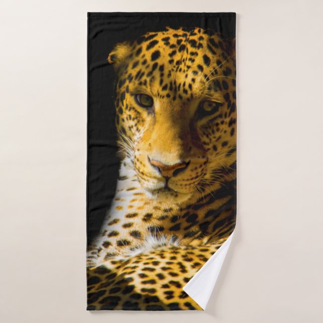 CLOSEUP PHOTO OF LEOPARD BATH TOWEL (Bath Towel)
