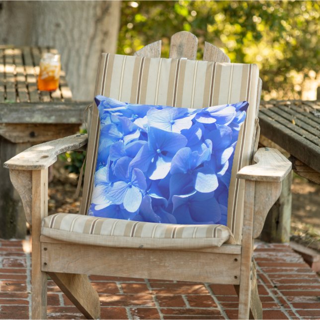 Cobalt blue floral elegant blue hydrangeas  cushion (Chair)
