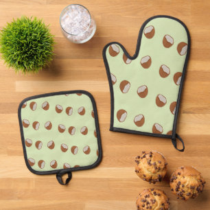 Coconut slices pattern on green oven mitt & pot holder set