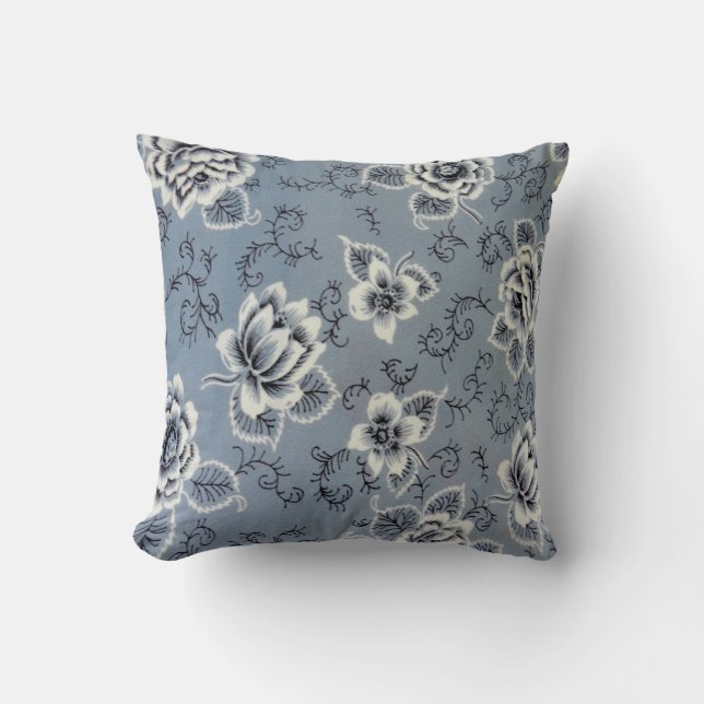 Colonial Blue Flower Pattern | Throw Pillow (Front)
