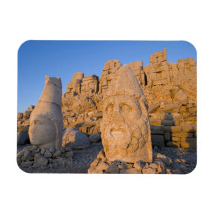 Colossal head statues of Gods guarding the Magnet