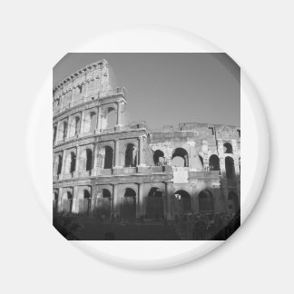 Colossium black and white magnet