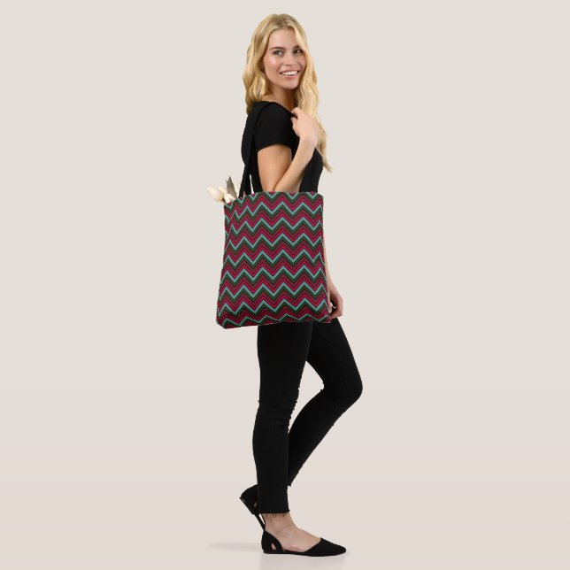 Colourful chevron zigzag pattern tote bag (On Model)