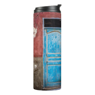 Colourful wall with blue door thermal tumbler