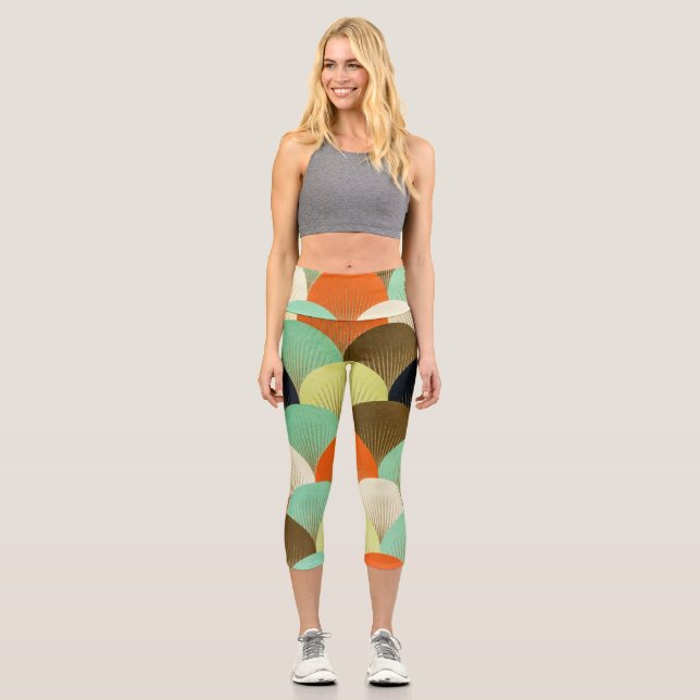 Colourful wallpaper: artistic design. capri leggings (Front)
