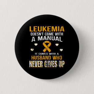 Comes With A Husband Who Never Gives Up T 6 Cm Round Badge
