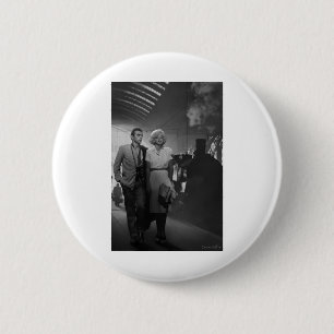 CON19BWD3 Saying Farewell.tif 6 Cm Round Badge