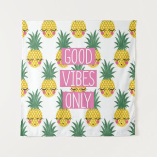 Conceptual phrase Good vibes only on seamless patt Tapestry