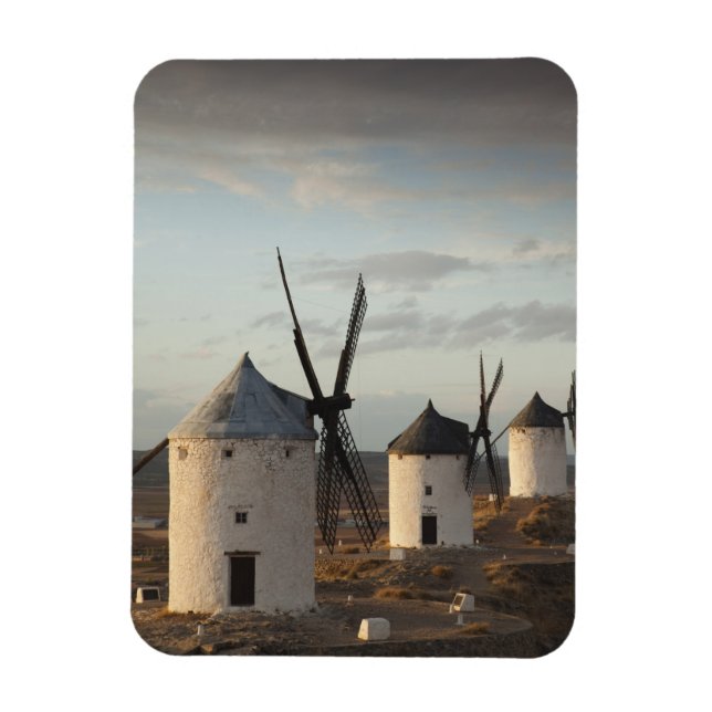 Consuegra, antique La Mancha windmills Magnet (Vertical)