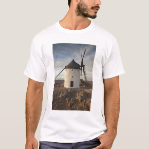 Consuegra, antique La Mancha windmills T-Shirt