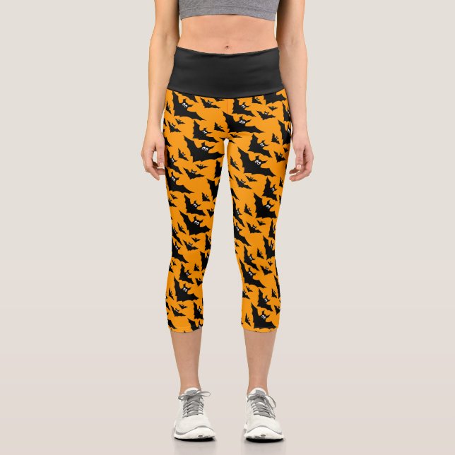 Cool cute Flying bats Halloween pattern Capri Leggings (Front)